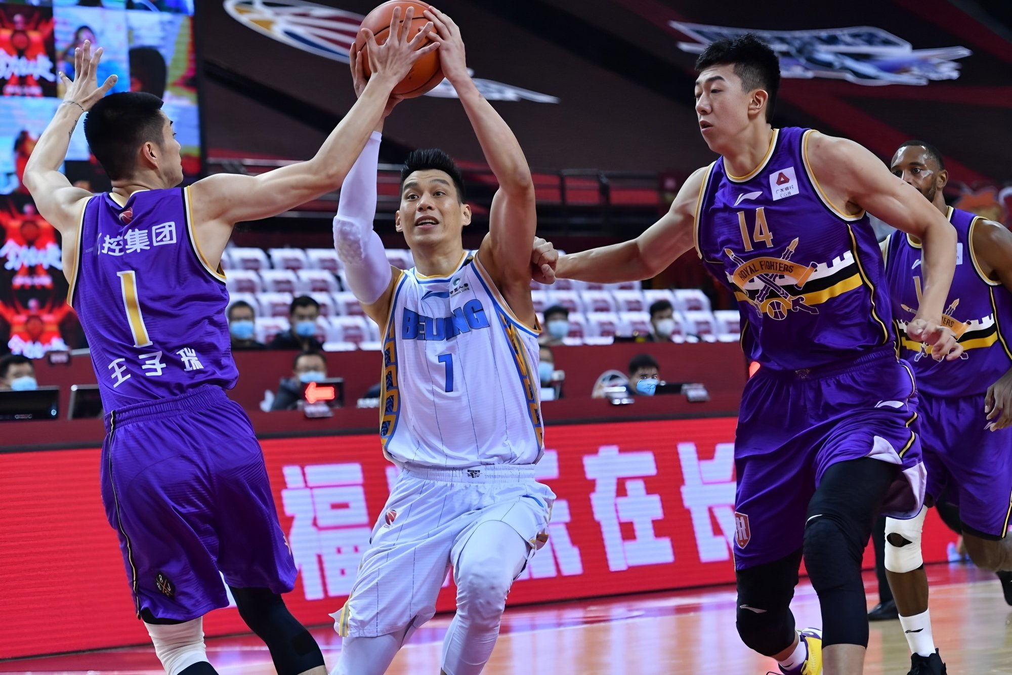 9体育-包含离谱！风云突变山东男篮赛后强势反弹NBA总决赛集结日再迎强敌，冲刺阶段托特纳姆备战意甲的词条